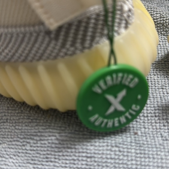 Adidas Yeezy Boost 350 V2 Yeshaya Non-reflective 
Unisex Running
Sq 6 men - Picture 7 of 7